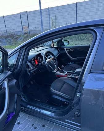 Opel Astra cena 26000 przebieg: 267000, rok produkcji 2012 z Tłuszcz małe 154